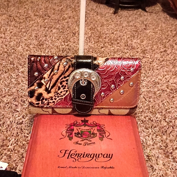 GV Handbags - Vintage Good vibes buckle wallet
